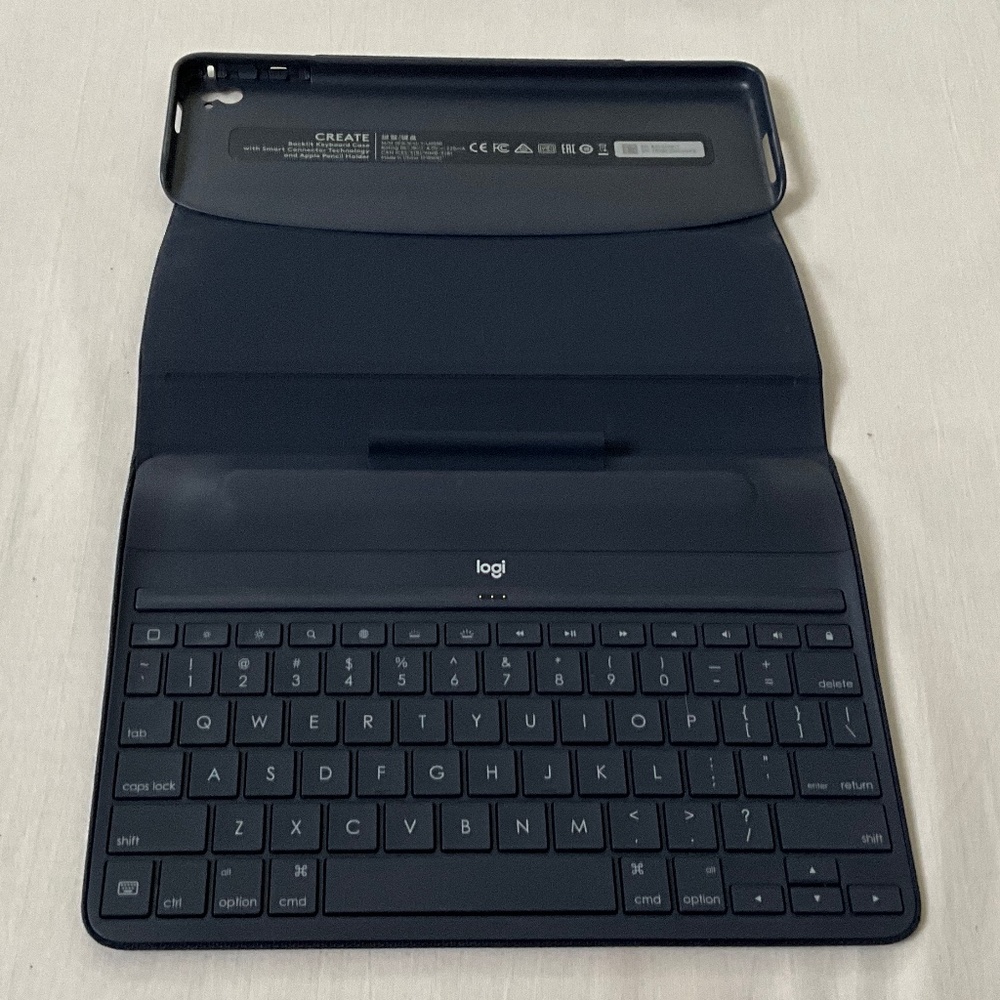 LOGI CREATE Keyboard Hard Case Blue